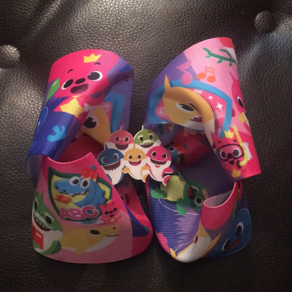 Boutique Baby shark bow